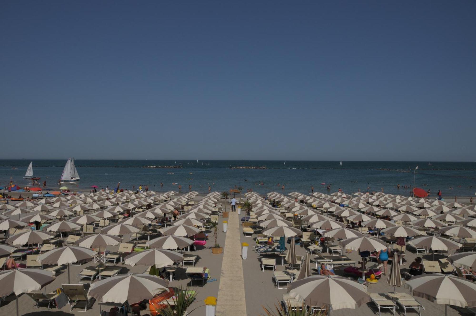 Club Del Sole Adriano Family Collection Hotel Punta Marina Bagian luar foto